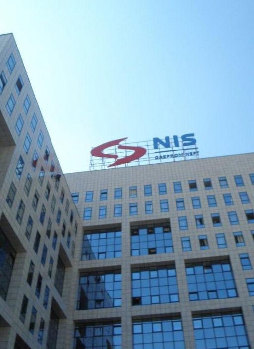 NIS Gazprom Neft, 78.000 m², tehničko održavanje, upravne zgrade u Beogradu i Novom Sadu